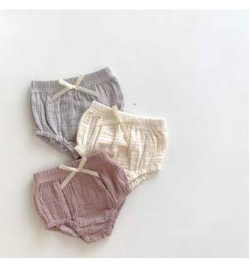 Comfortable wear cotton newborn baby short harem pants organic cotton baby lounge ruffle bloomer bummies